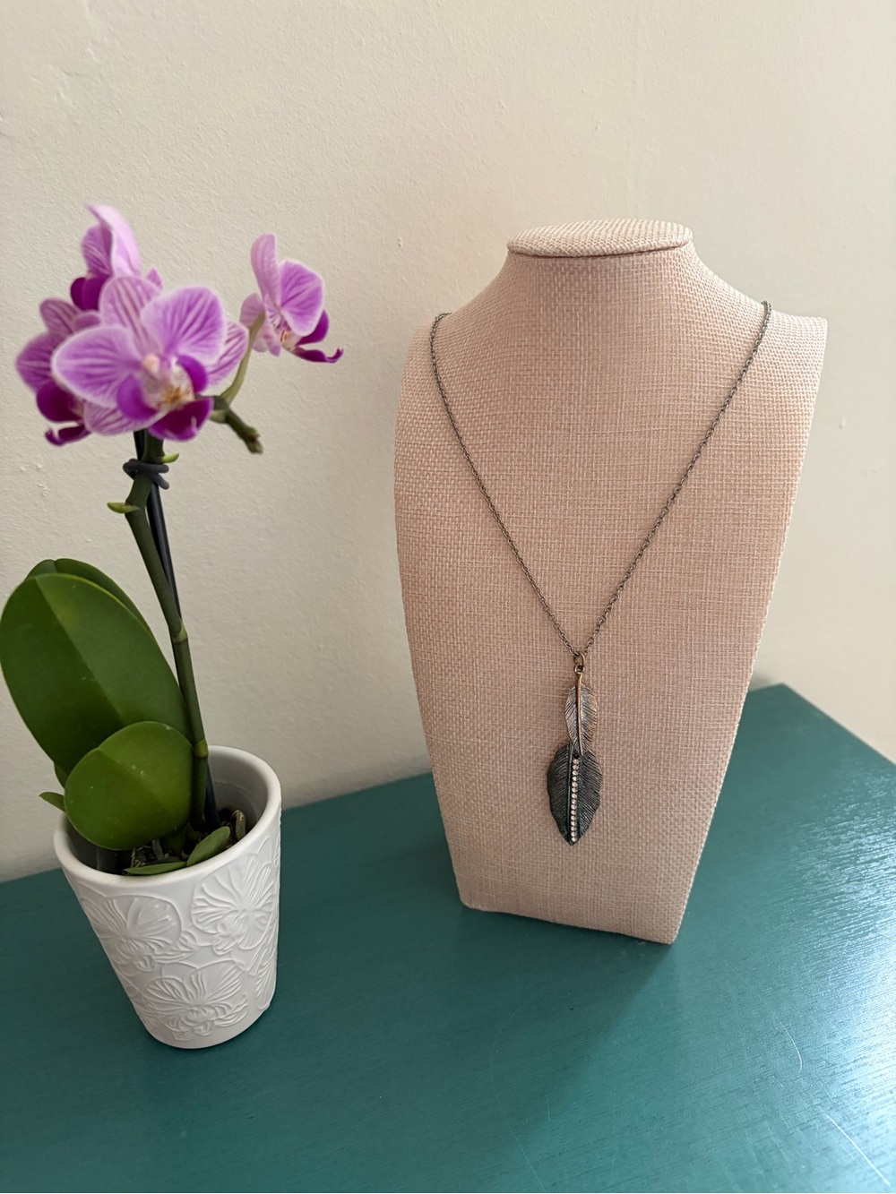 Boho Feather Pendant Necklace in Silver Tone